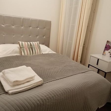 Confortable + Serris Exterior foto